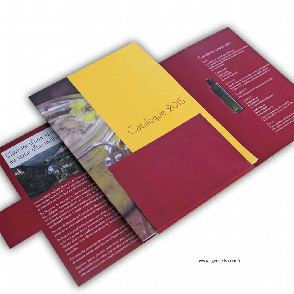 catalogue et chemise a rabat crees par l'agence de communication IS COMMUNICATION
